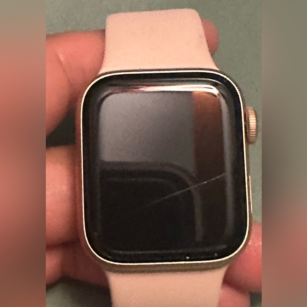 Rose Gold Apple SE 40mm
